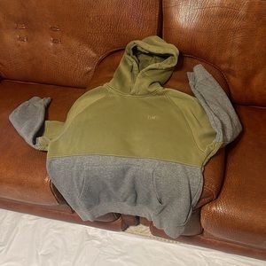 Levi’s relaxed Size S/P/CH Mens Hoodies Color Olive 🫒 Green & Gray